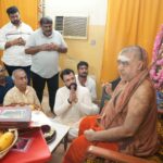 A Divine Encounter in with Jagatguru Shankara Vijayendra Saraswati:- Tapan Acharya Seeks Blessings from Jagatguru Shri Shankara Vijayendra Saraswati Swamigal