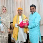 Renowned spiritual orator and Head of Vishva Jagriti Mission, Acharya Sudhanshu Ji Maharaj, confers the title of ‘Gau Rakshak’ (Protector of Cows) upon Dr. Abhishek Verma