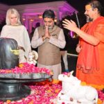 Dr. Abhishek Verma Receives Blessings of Acharya Mahamandaleshwar Swami Kailashanand Giri Ji Maharaj; Discussion on Sanatan Dharma and Social Welfare