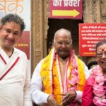 Former President Ram Nath Kovind visits Vaijayanti Ashram in Vrindavan, plants sapling with Shri Pundrik Goswami Ji Maharaj